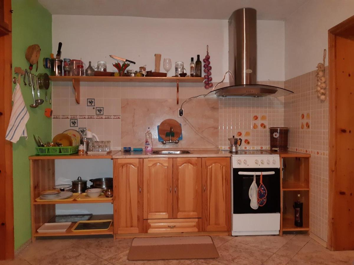 Къща Томови,Стаи За Гости Devin Exteriör bild
