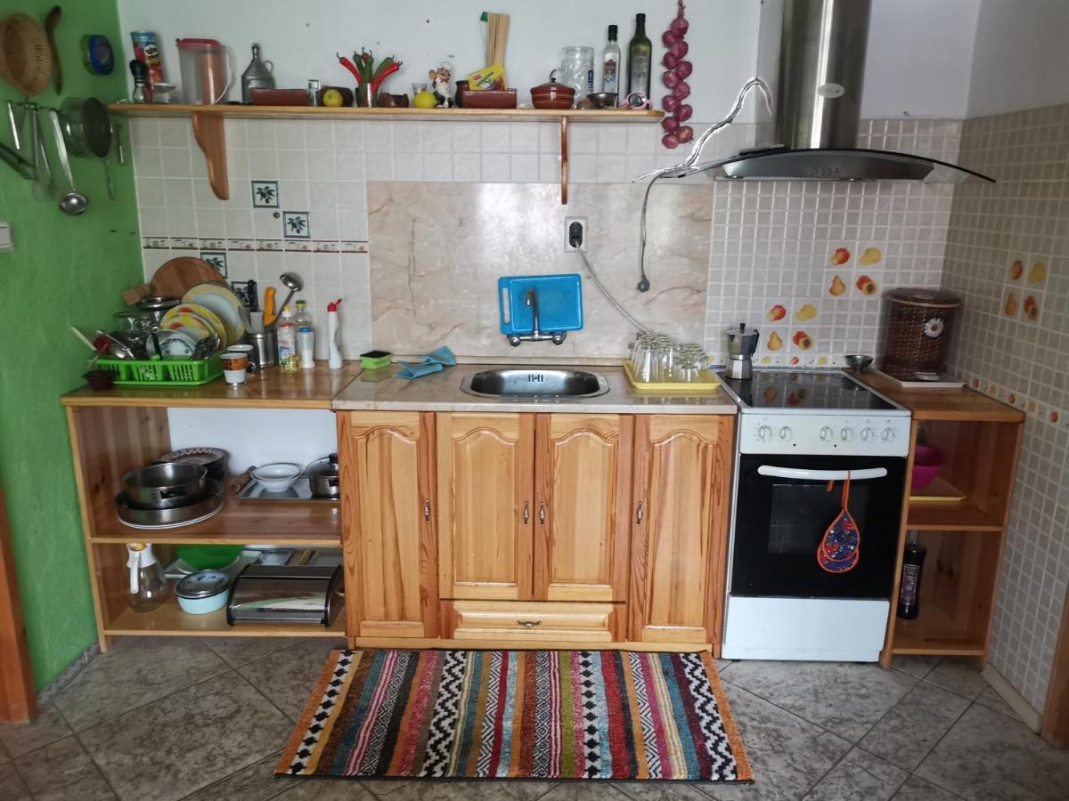 Къща Томови,Стаи За Гости Devin Exteriör bild